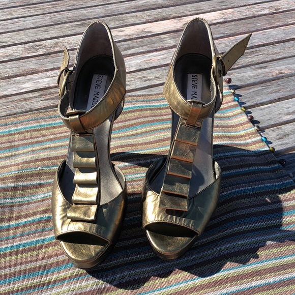 Steve Madden Gold “Rufles” High Heel w Platform - Picture 2 of 8